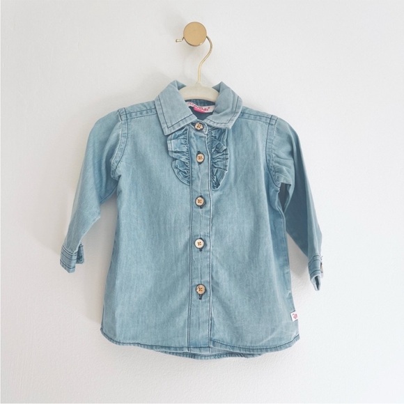 Adorable RUFFLE BUTTS Baby Girl 3-6 MTHS Light Blue Button Down Shirt, LIKE NEW - Picture 6 of 6